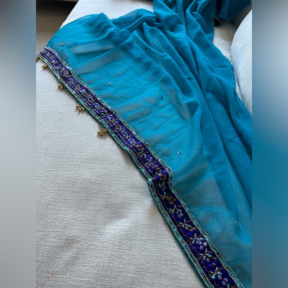 Indian Pakistani Blue Bandhani Chunri Lehenga - Picture 7 of 11